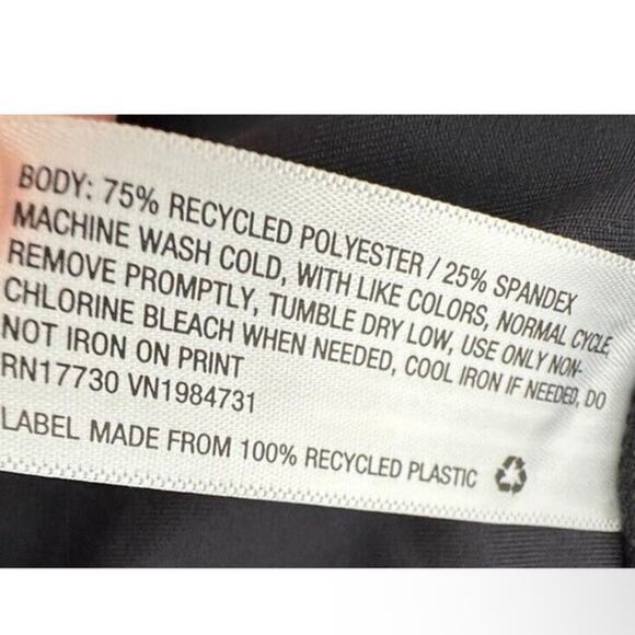 All in Motion™ Women's Plus Size Sculpt High-Rise Capri Leggings Black Size 3x - Picture 10 of 14